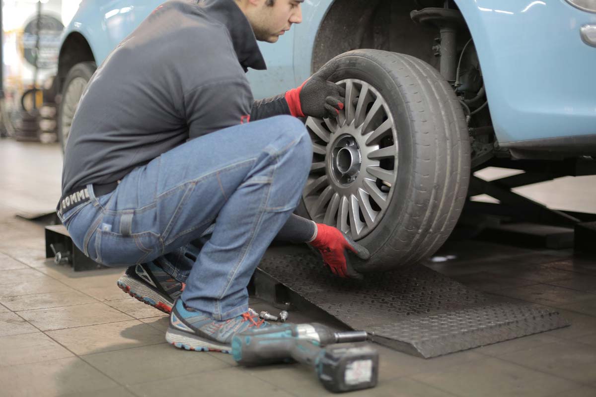 Guide On How To Change A Car Tire